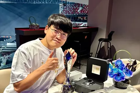 رحيل تاريخي.. نهاية حقبة Gumayusi مع T1 بعد تتويج عالمي